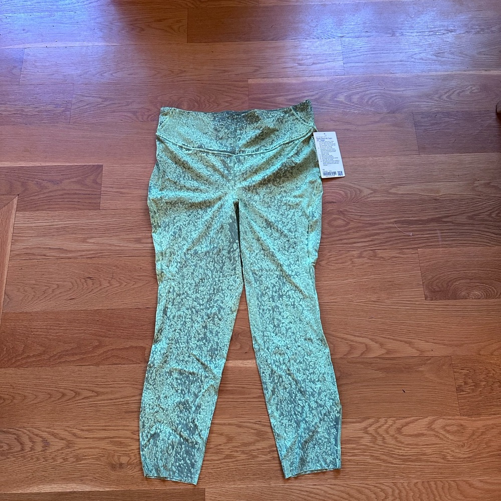 NWT!! Lululemon Athletica Base Pace HR Leggings - Picture 3 of 6